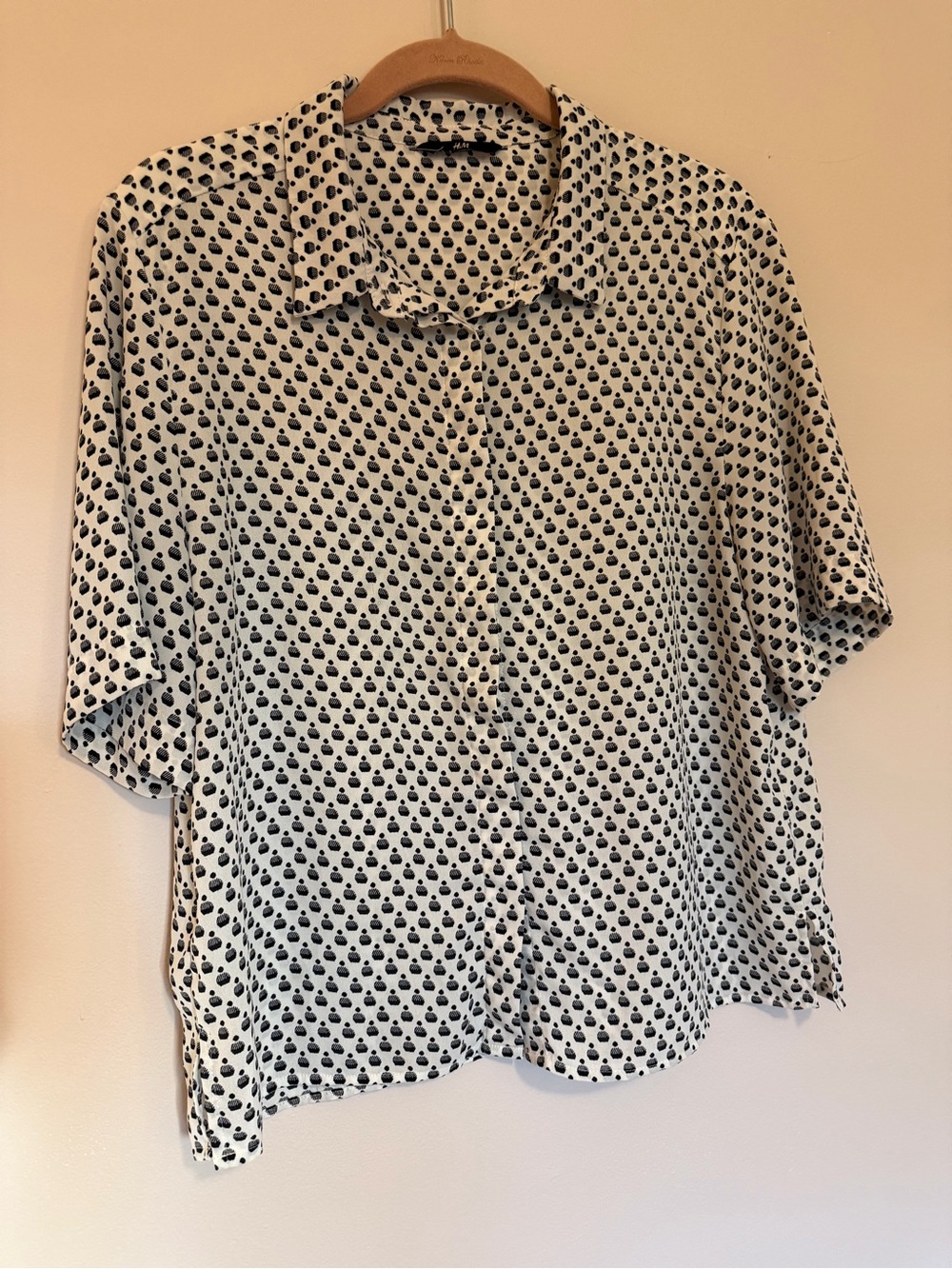 H&M Black and White Abstract-Print Short Sleeve Blouse